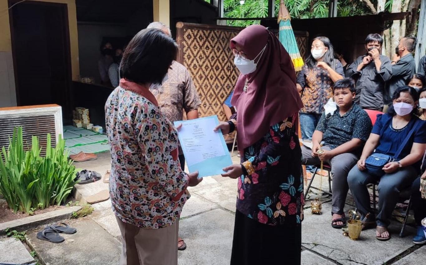 Penyerahan Akta Kematian Atas Nama Michael Sugito