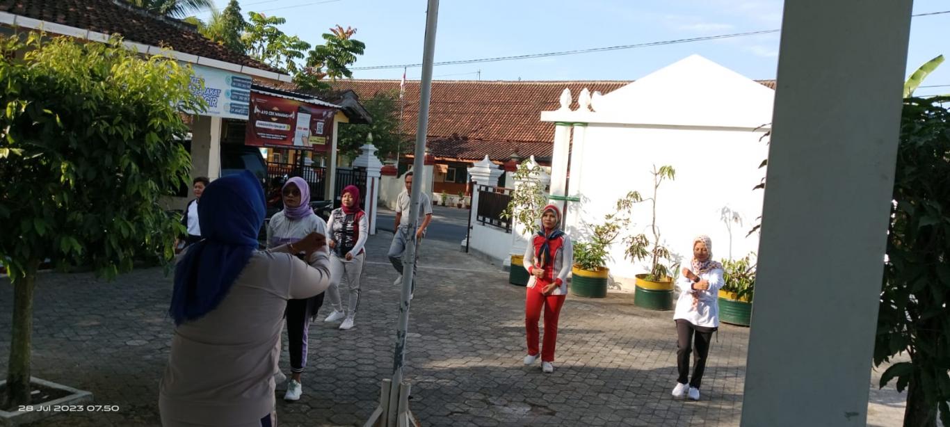 Senam Rutin Jum’at Sehat